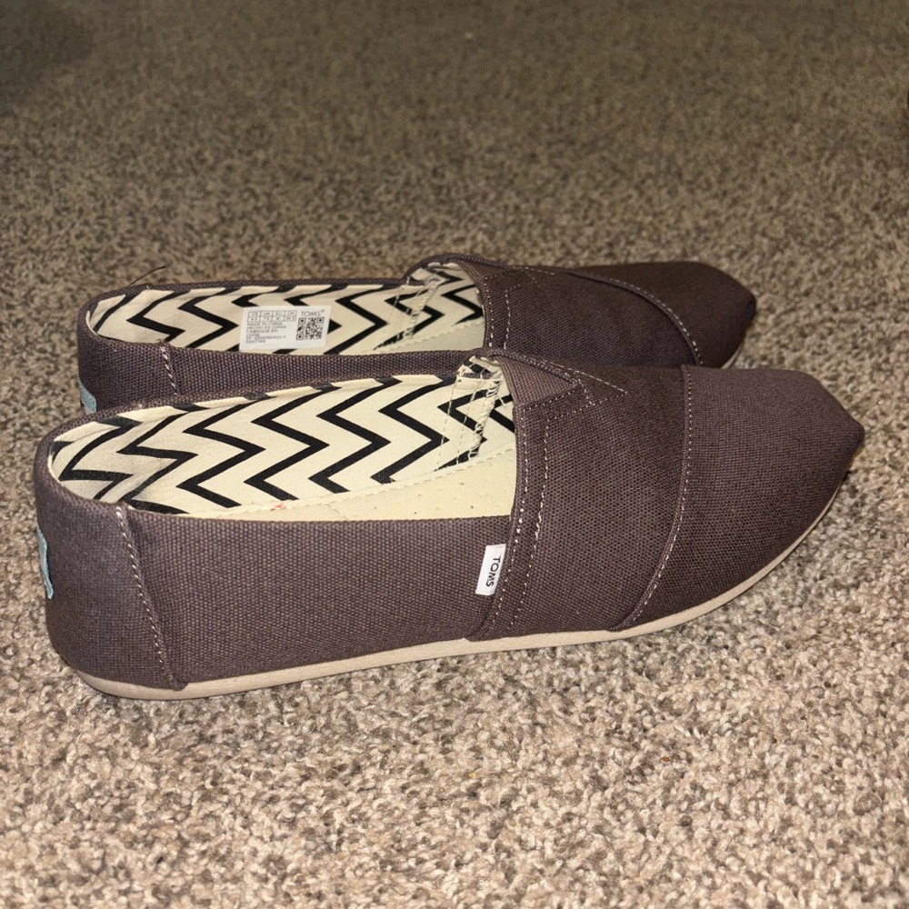 TOMS Slip-Ons